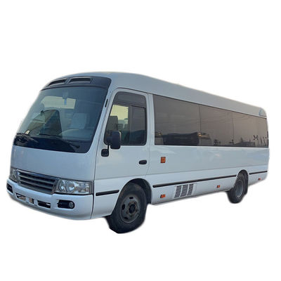 30 zitplaatsen Gebruikte Toyota Coaster Bus met maximaal vermogen van 113/5200kw en zitcapaciteit van 30