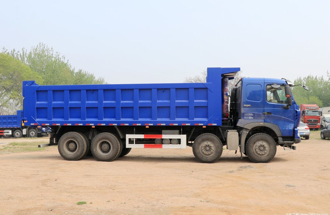 Gebruikte HOWO 440 pk 8X4 dumptruck met een laadvermogen van 30 ton en een vrachttank van 7,6x2,35x1,5 m