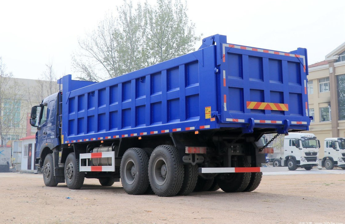 Gebruikte HOWO 440 pk 8X4 dumptruck met een laadvermogen van 30 ton en een vrachttank van 7,6x2,35x1,5 m