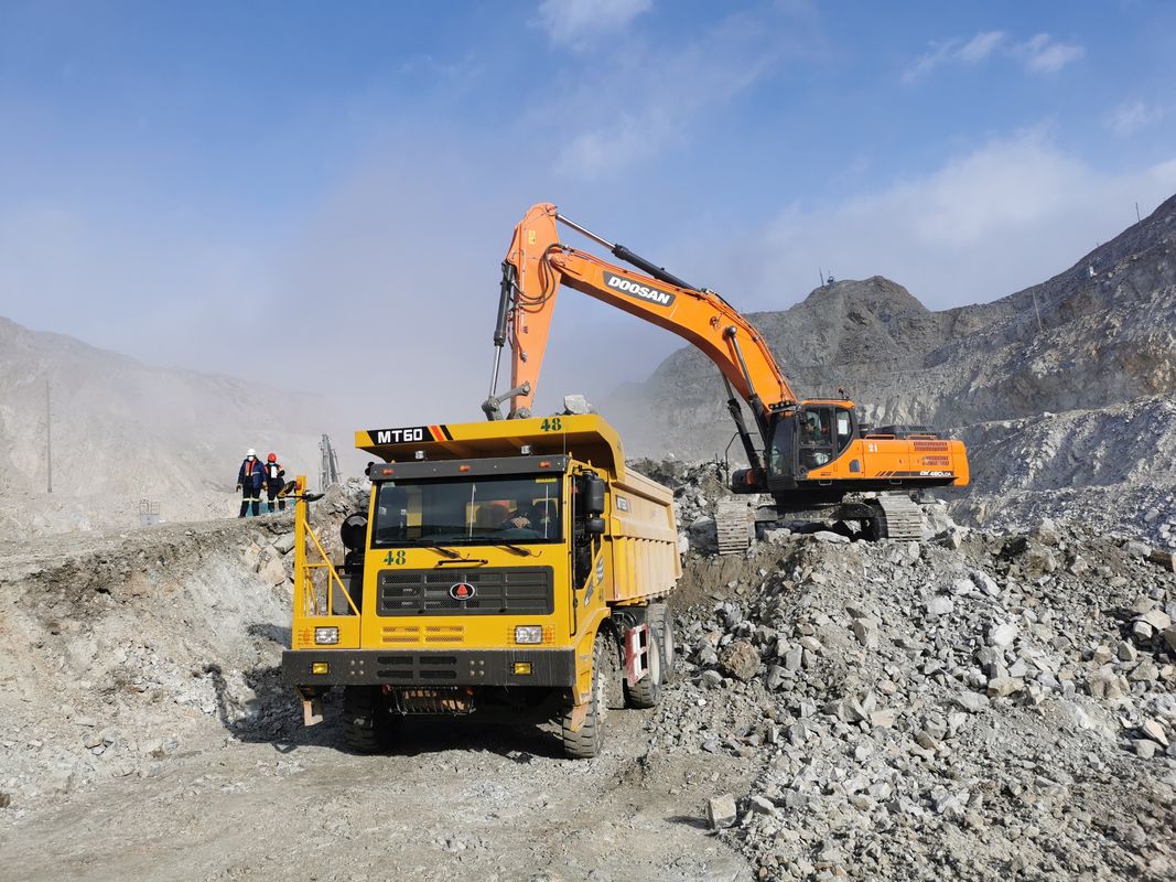2 Achterwaarts schakelen MT60 MT86 MT106 Mijnbouwtruck 6X4 60-70 Tonnen Nutteload Off Road Tipper Truck