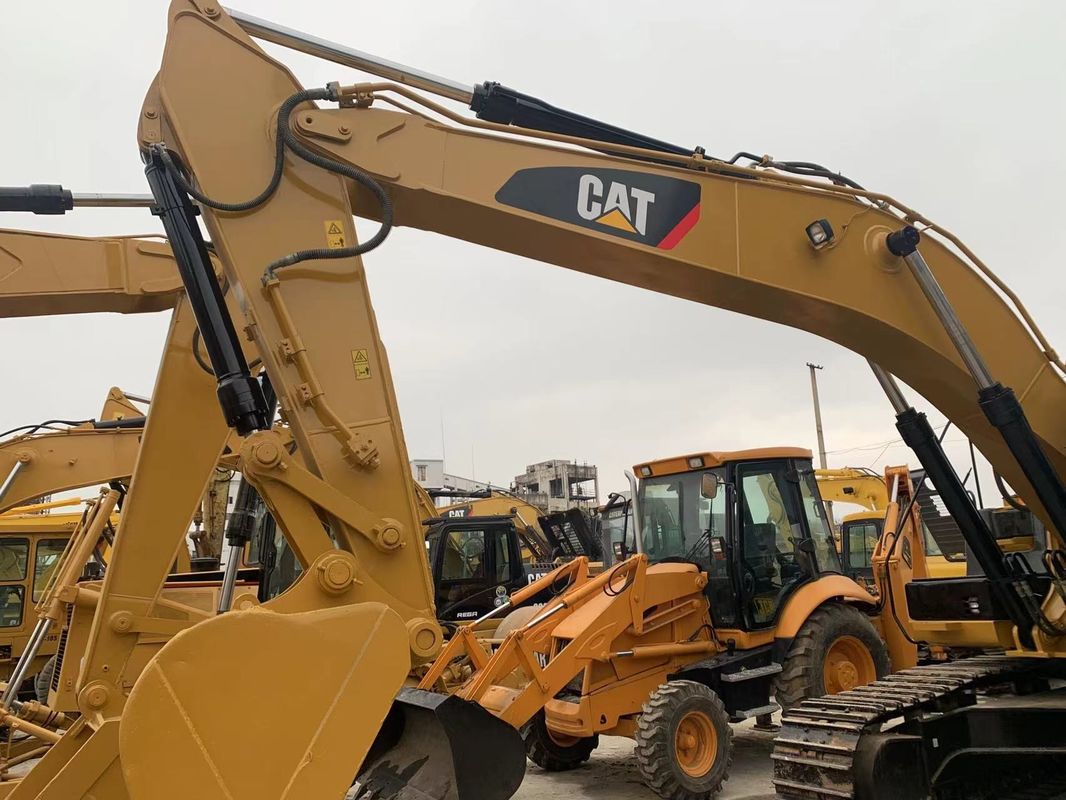 Cat 330 graafmachine met 5700 boom lengte en hydraulische klep Kawasaki in goede staat