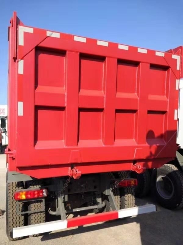 10 banden Sinotruk HOWO 6*4 Gebruikte 371 pk tipper dumptruck voor het transport van steensand