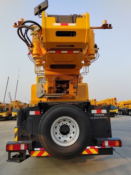 25 ton gebruikte mobiele kraan QY25K5A Truck met kraan bij maximale bedrijfssnelheid 75 km/h