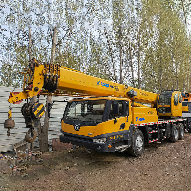 100 ton mobiele kraan Gebruikte vrachtwagenhefkraan met een maximale bedrijfssnelheid van 75 km/u