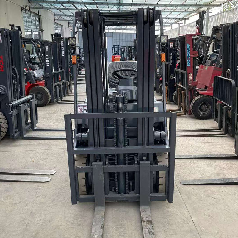 1.5 ton TCM elektrische vorklift Ideaal voor magazijnmateriaalverwerking en kledingwinkels