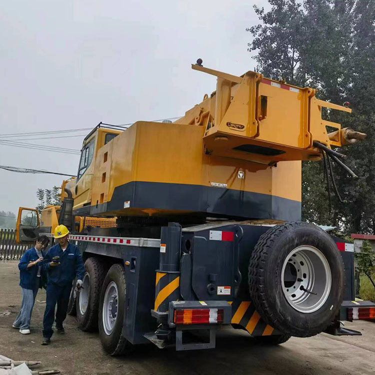 Gele 50 ton gebruikte hydraulische kraan voor vrachtwagen QY25K5-I QY25KD QY25K 33m Lifthoogte