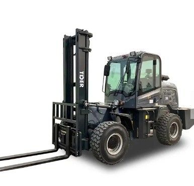 3000 kg laadvermogen Gebruikte TDER 4WD all-terrain vorklift met Isuzu of Cummins EPA-motor