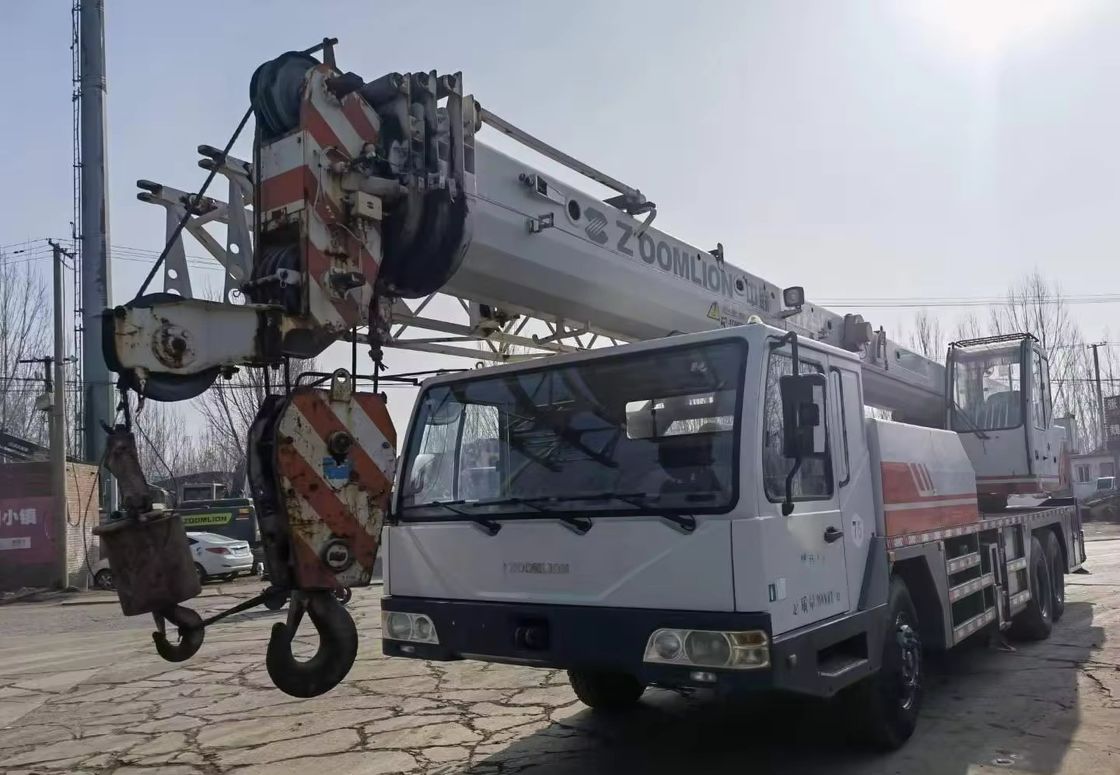 37% maximale klimkwaliteit mobiele vrachtwagen kraan 50 ton QY25V Zoomlion gebruikte vrachtwagen kraan
