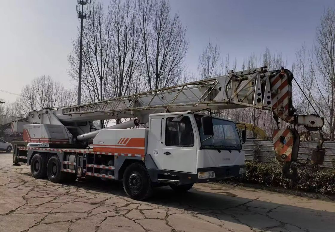 37% maximale klimkwaliteit mobiele vrachtwagen kraan 50 ton QY25V Zoomlion gebruikte vrachtwagen kraan
