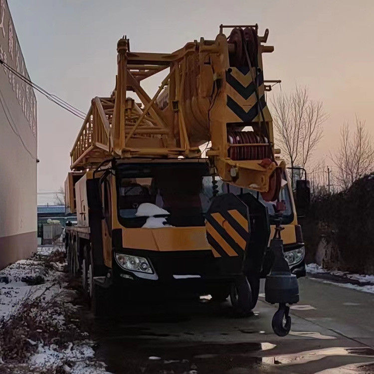 100 ton QY100K Gebruikte Zoomlion-truckkraan met telescopische rechte boomkraan