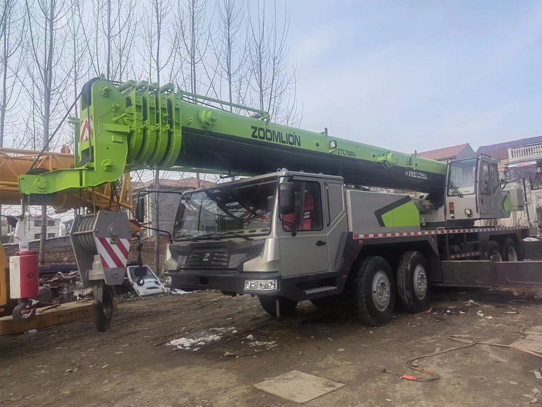 Verkoop Gebruikte vrachtwagenkraan Zoomlion ZTC700V met maximaal 70 ton