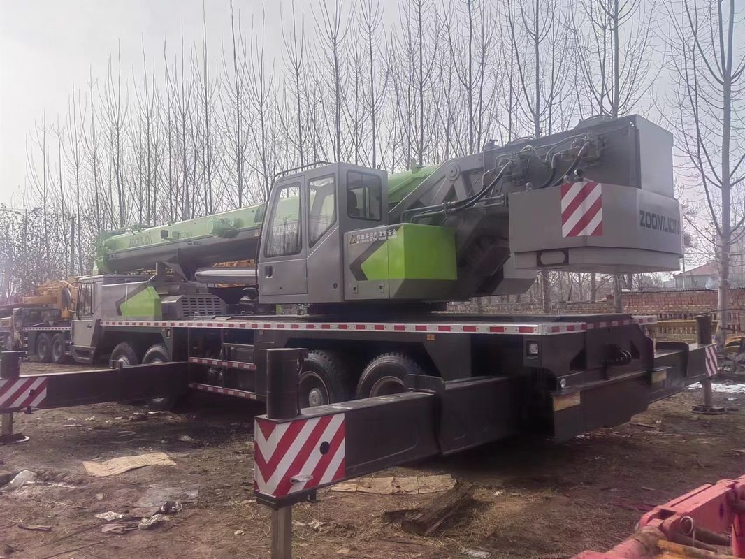 Verkoop Gebruikte vrachtwagenkraan Zoomlion ZTC700V met maximaal 70 ton