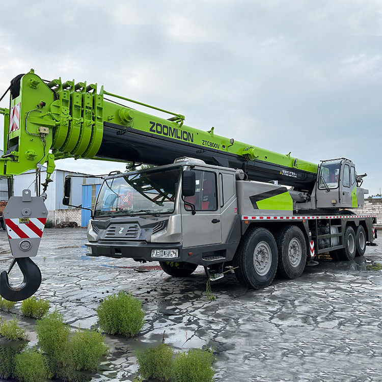 Zoomline ZTC800V Gebruikte 80 ton vrachtwagen kraan 80000 kg Gewicht en 8-cilinder dieselmotor