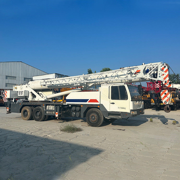 25 ton Zoomlion-bouwkraan met witte kleur en hydraulische cilinder