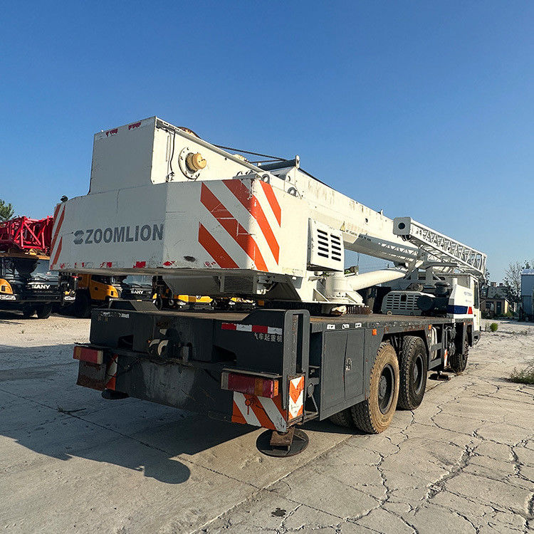 25 ton Zoomlion-bouwkraan met witte kleur en hydraulische cilinder