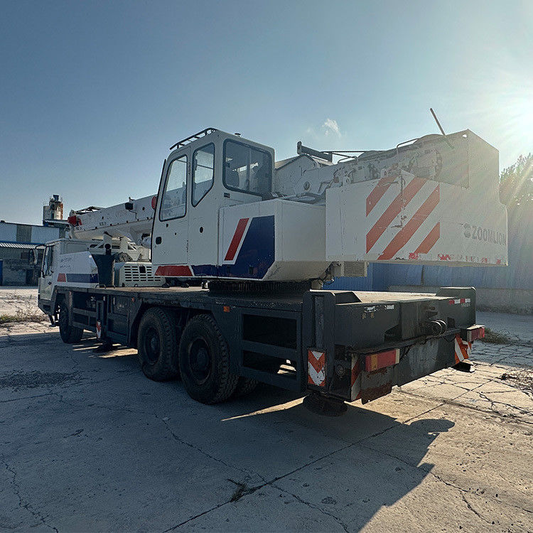 25 ton Zoomlion-bouwkraan met witte kleur en hydraulische cilinder