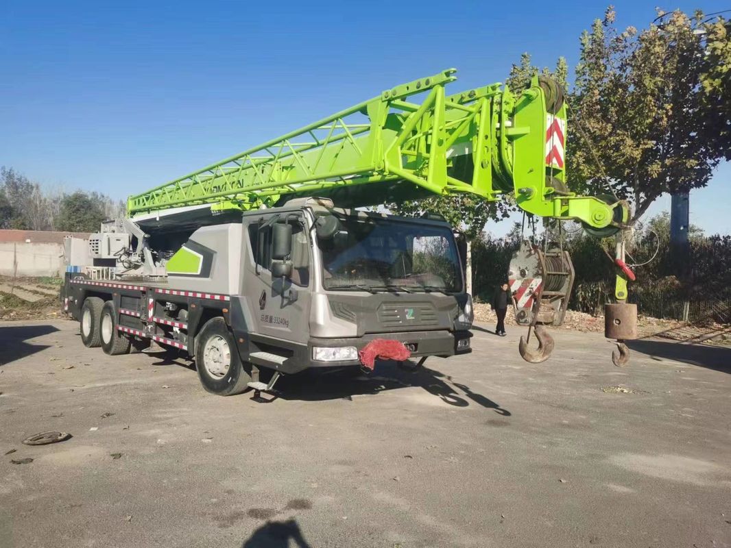 Goed Zoomlion 25 ton vrachtwagenkraan met groen ontwerp en maximale bedrijfssnelheid van 80 km/u