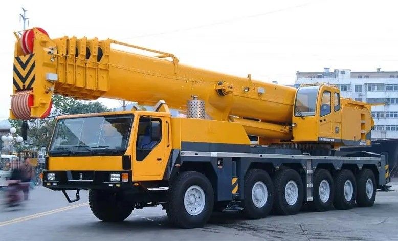24m Min. draaidiameter QAY160 160 ton Gebruikte mobiele hydraulische vrachtwagen kraan voor het voordeel
