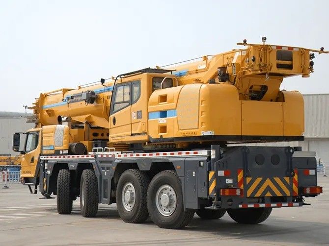 24m Min. draaidiameter QAY160 160 ton Gebruikte mobiele hydraulische vrachtwagen kraan voor het voordeel