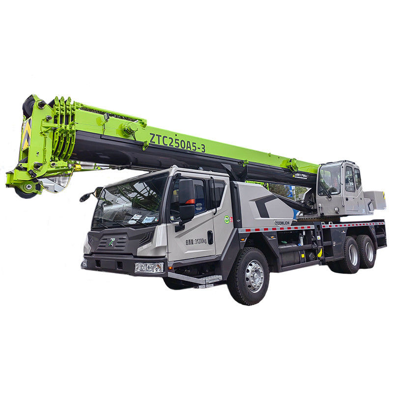 41 m vrachtwagenkraan in goede staat met een hefvermogen van 25 ton en een werkgewicht van 32,3 ton