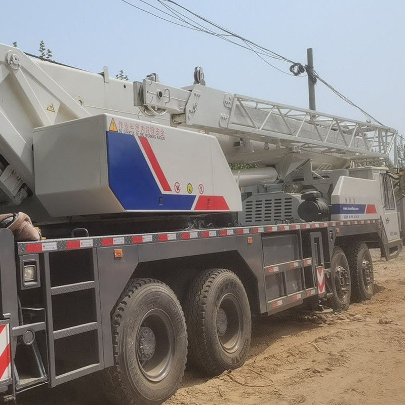 Chinese verkopen Zoomlion kraan QY50 met werktijden 40001-50000 en vouwfunctie
