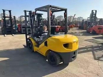 Gebruikte Komatsu FD30 3 ton diesel vorkheftruck in Japan met 4D94LE motormodel