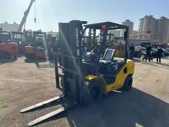 Gebruikte Komatsu FD30 3 ton diesel vorkheftruck in Japan met 4D94LE motormodel
