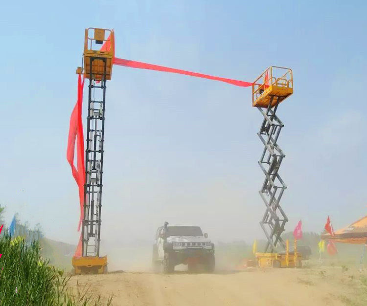 Vierwielaandrijving 12m Hydraulisch mobiele elektrische schaar Liftplatform Elektrische motor