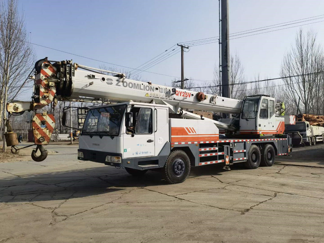 39m QY25V Gebruikte Zoomlion 25ton vrachtwagen kraan met een maximaal nominale hefmoment van 980KN.m
