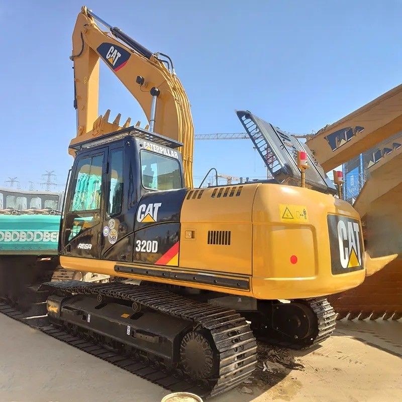 Warm item in tweedehands Komatsu PC200 graafmachine met 3.1/4.2/5.5km/h loopsnelheid