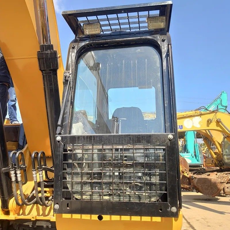 Warm item in tweedehands Komatsu PC200 graafmachine met 3.1/4.2/5.5km/h loopsnelheid