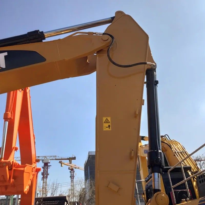 Warm item in tweedehands Komatsu PC200 graafmachine met 3.1/4.2/5.5km/h loopsnelheid