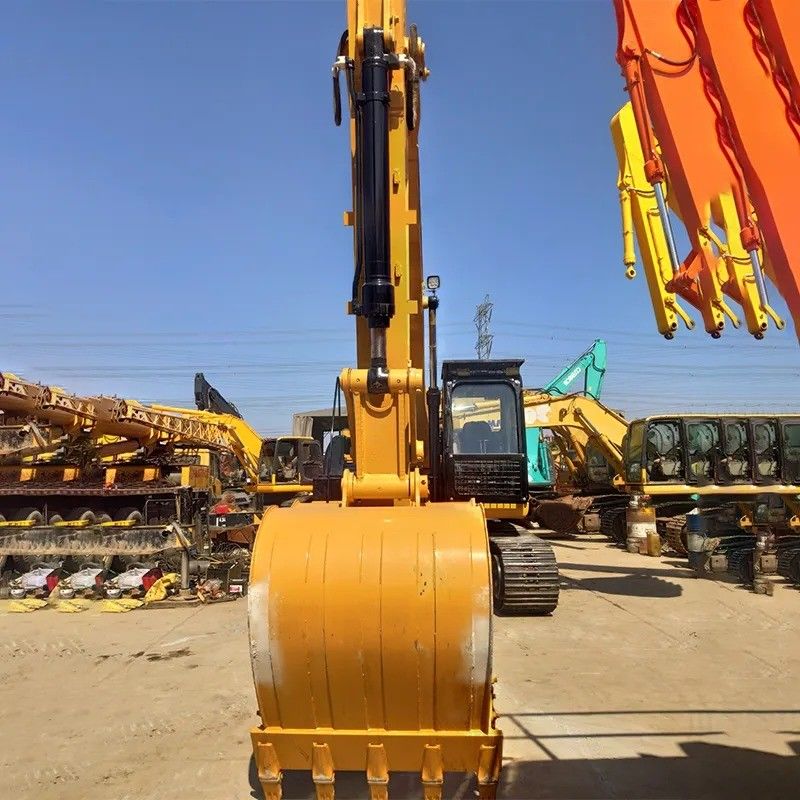 Warm item in tweedehands Komatsu PC200 graafmachine met 3.1/4.2/5.5km/h loopsnelheid
