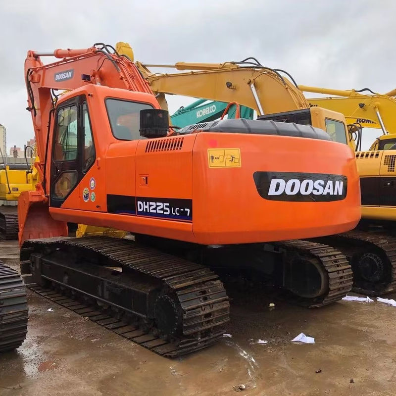2001-4000 Werkuren Doosan DX225 Gebruikte graafmachine met andere hydraulische klep