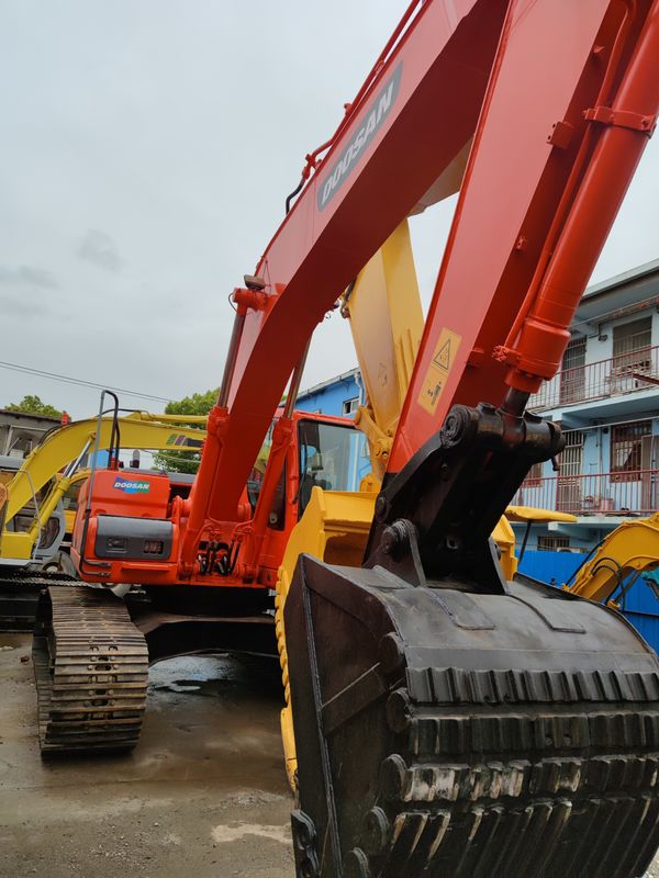 2001-4000 Werkuren Doosan DX225 Gebruikte graafmachine met andere hydraulische klep