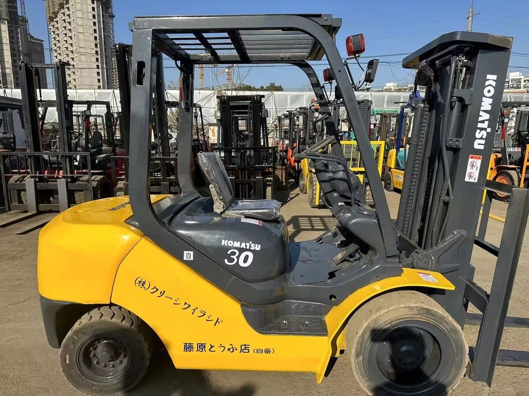 Gebruikte Japan Komatsu FD30 3T Mini vorkheftruck met dieselmotor met laag brandstofverbruik