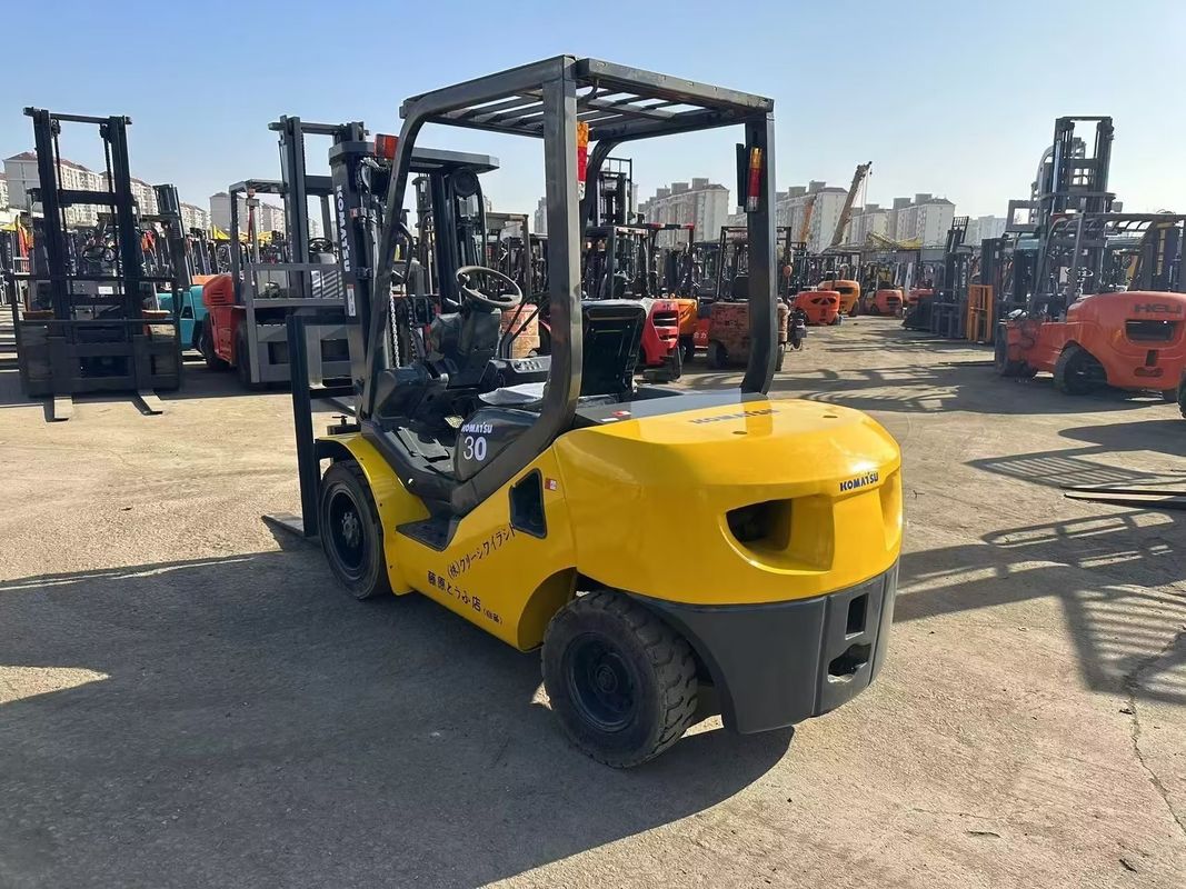 Gebruikte Japan Komatsu FD30 3T Mini vorkheftruck met dieselmotor met laag brandstofverbruik