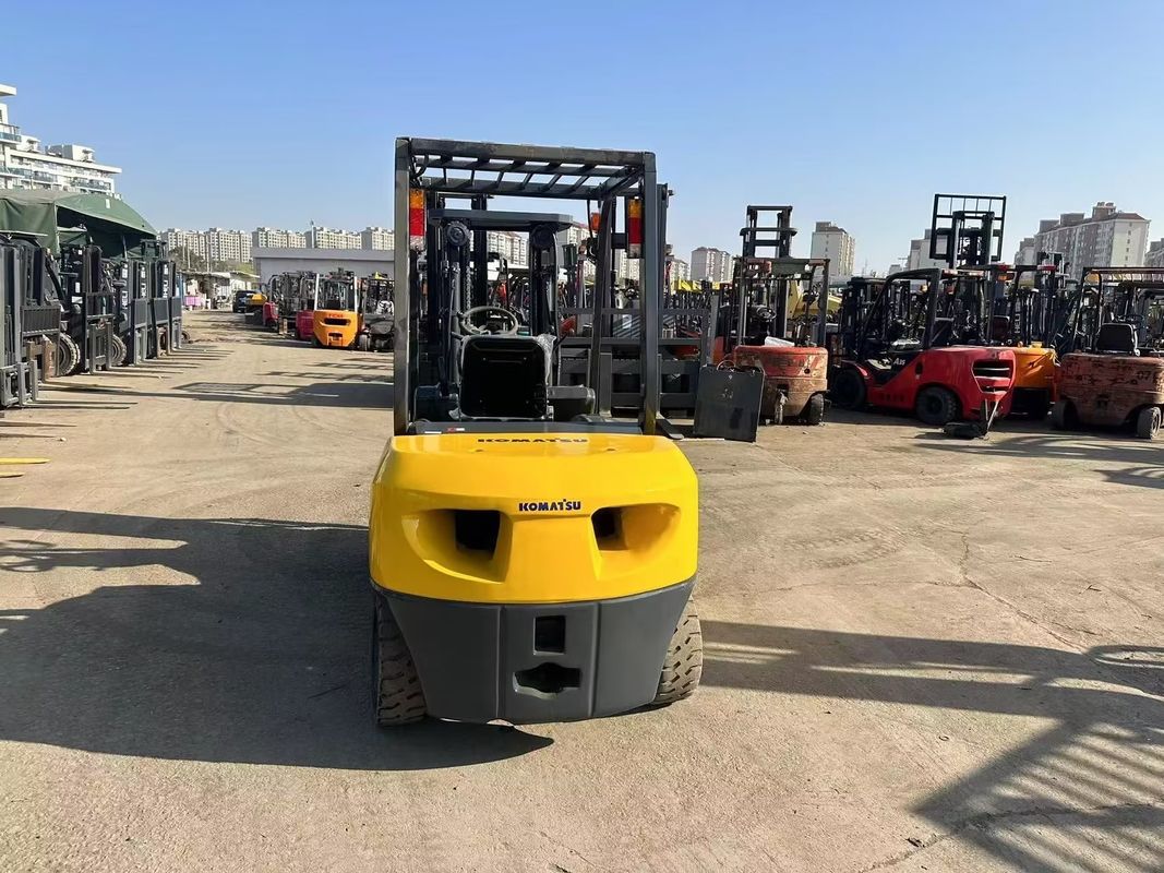 Gebruikte Japan Komatsu FD30 3T Mini vorkheftruck met dieselmotor met laag brandstofverbruik