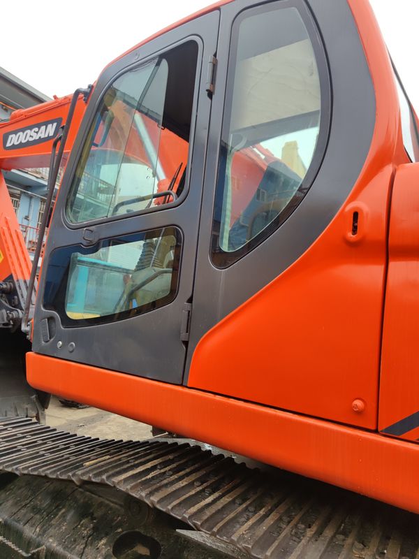 2001-4000 Werkuren Doosan DX225 Gebruikte graafmachine met andere hydraulische klep