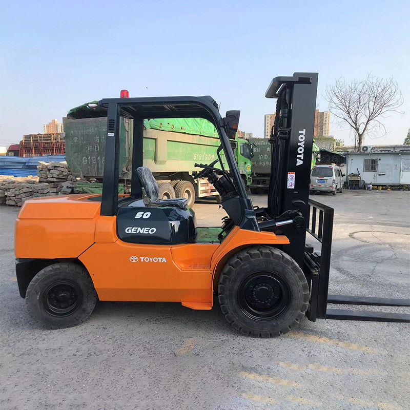 Gebruikte 5 ton diesel vorkheftruck met automatische transmissie vierwielaandrijving en vorkbreedte 125