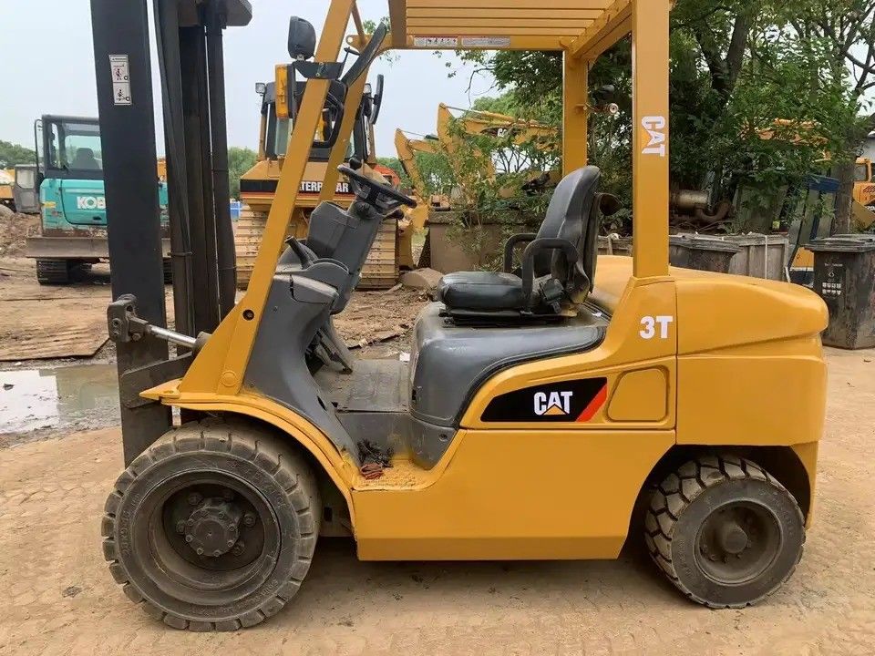 Tweedehands hefgereedschap van 3 ton CAT FD30 diesel vorkheftruck geschikt voor zware taken