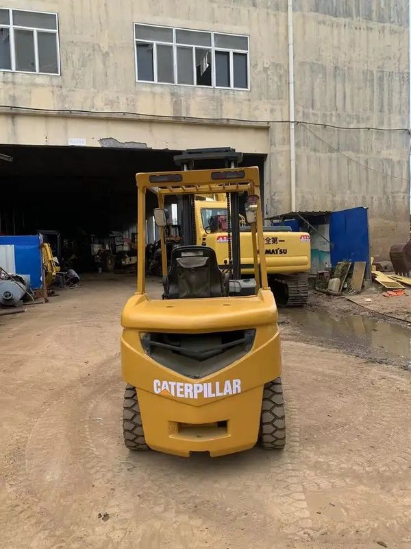 Tweedehands hefgereedschap van 3 ton CAT FD30 diesel vorkheftruck geschikt voor zware taken