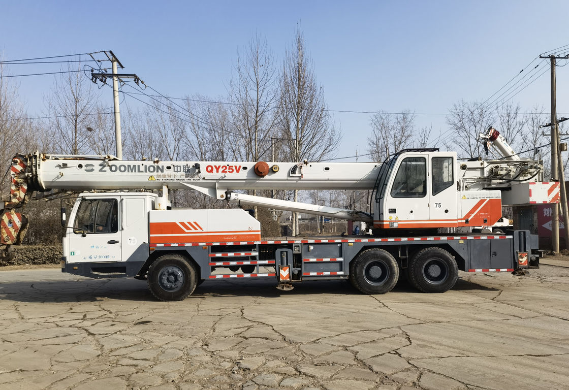 Gebruikte Zoomlion 25 ton hydraulische vrachtwagen gemonteerde kraan met max.