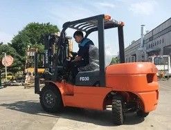 FD30 Diesel vorkheftruck met 4300 kg gewicht en 125 mm vorkbreedte aangedreven door Isuzu motor
