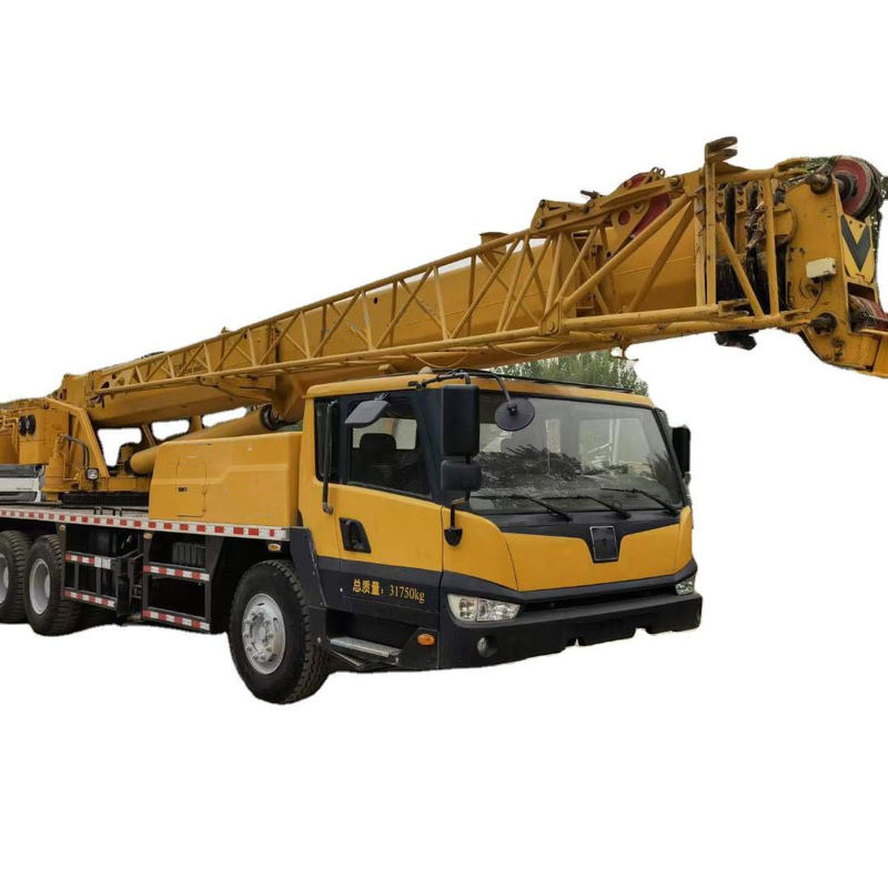 Gebruikte 70 ton vrachtwagenkraan met een maximale hefhoogte van 12,4M-70M en in goede staat