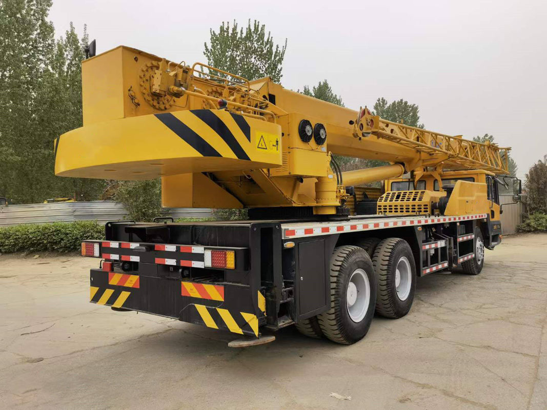 Gebruikte 70 ton vrachtwagenkraan met een maximale hefhoogte van 12,4M-70M en in goede staat