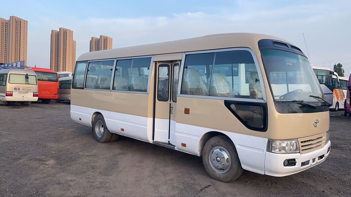 30 zitplaatsen Luxe Coach Toyo Ta Coaster Bus met maximaal vermogen van 113/5200kw en EURO 3 uitstoot
