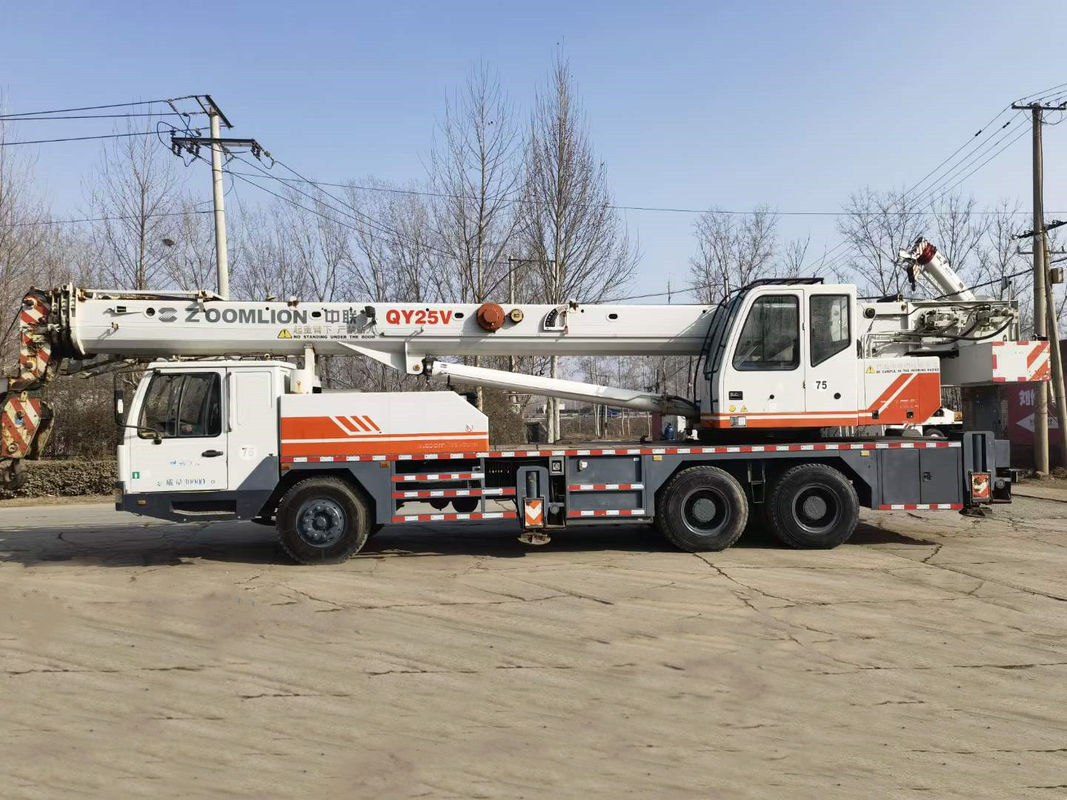25 ton gebruikte kraanmachine met 1010KN.M max. hefbelasting mobiele wiellauto kraan