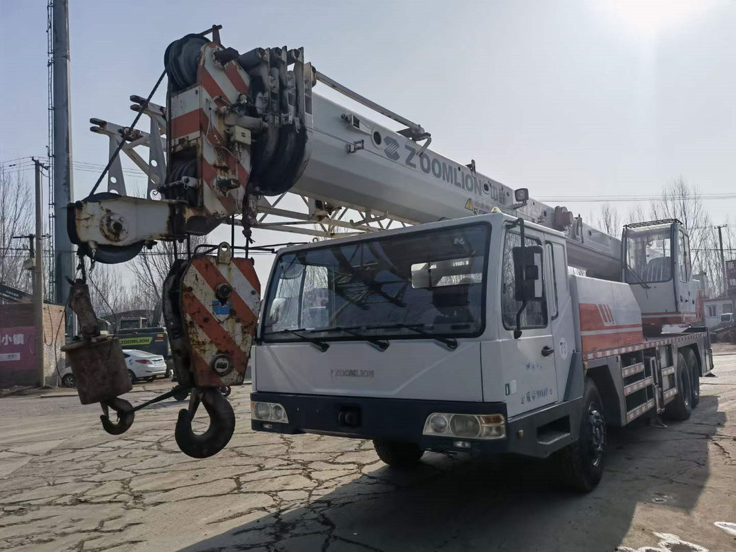 25 ton gebruikte kraanmachine met 1010KN.M max. hefbelasting mobiele wiellauto kraan