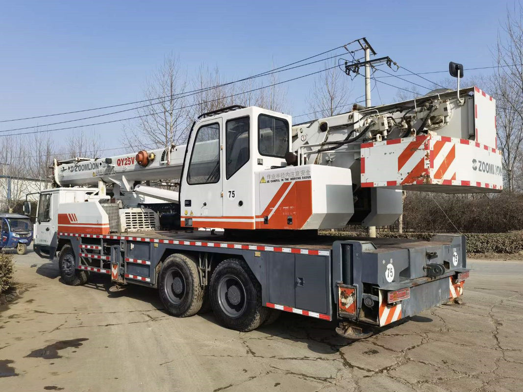 25 ton gebruikte kraanmachine met 1010KN.M max. hefbelasting mobiele wiellauto kraan
